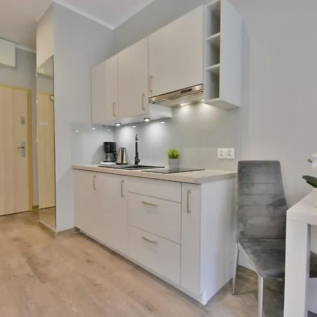 Apart-hotel Osiedle Cesarskie - Parking - Bryza