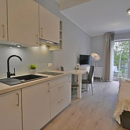 Apart-hotel Osiedle Cesarskie - Parking - Bryza 3*