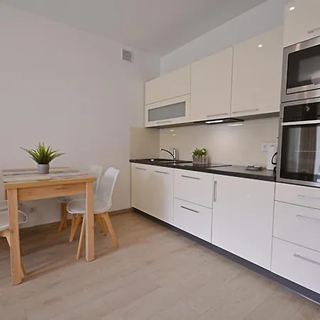 Osiedle Cesarskie - Parking - Bryza 슈비노우이스쳬