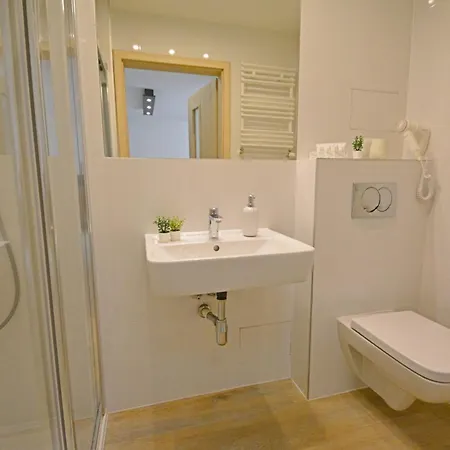 Aparthotel Osiedle Cesarskie - Parking - Bryza 3*