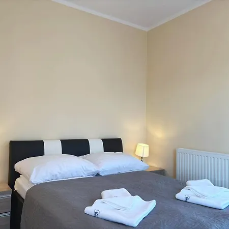 Aparthotel Osiedle Cesarskie - Parking - Bryza