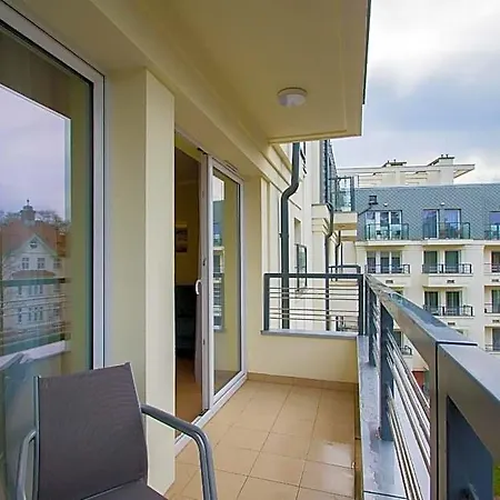 Osiedle Cesarskie - Parking - Bryza 3* Svinoústí
