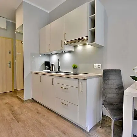 Osiedle Cesarskie - Parking - Bryza Aparthotel 3*