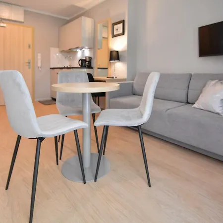 Osiedle Cesarskie - Parking - Bryza Apart-hotel 3*