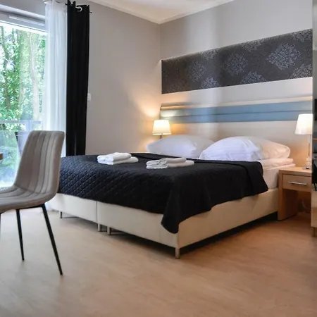 Osiedle Cesarskie - Parking - Bryza Aparthotel *