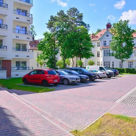Aparthotel Osiedle Cesarskie - Parking - Bryza Swinemünde