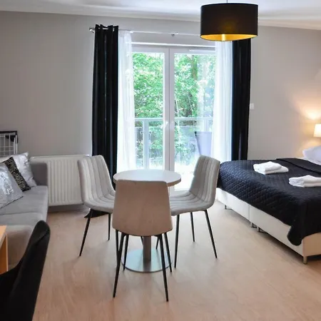 Osiedle Cesarskie - Parking - Bryza Apart-hotel Świnoujście