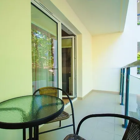 Apart-hotel Osiedle Cesarskie - Parking - Bryza 3*