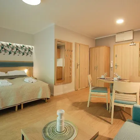 Apart-hotel Osiedle Cesarskie - Parking - Bryza 3*