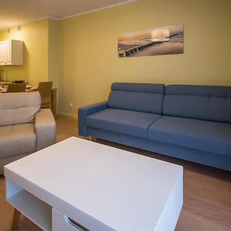 Osiedle Cesarskie - Parking - Bryza Aparthotel 3*